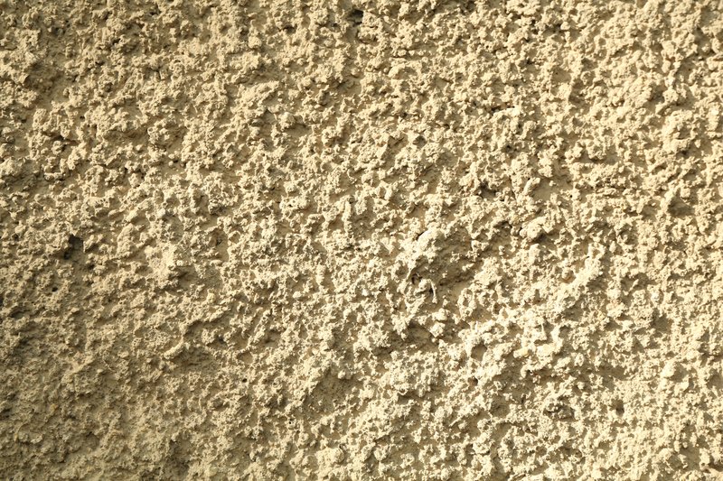 Détail d'un enduit de façade gratté sur une maison bruxelloise en briques